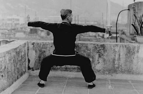Posture 29 : demi-tour, coup d&rsquo;aile (vue b) — photographie de l&rsquo;édition de 1958