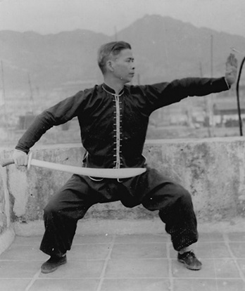 Posture 31 : demi-tour, posture du cavalier (vue c) — photographie de l&rsquo;édition de 1958