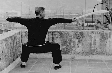 Posture 34 : posture du cavalier, estoc horizontal — photographie de l&rsquo;édition de 1958