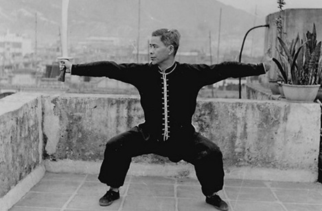 Posture 36 : posture du cavalier, coup d&rsquo;aile (vue b) — photographie de l&rsquo;édition de 1958