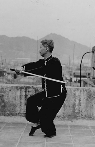 Posture 48 : demi-tour, revers bas (vue c) — photographie de l&rsquo;édition de 1958