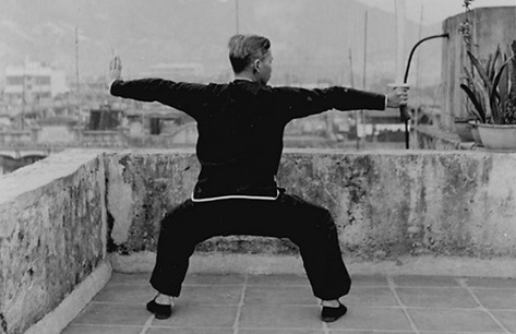Posture 50 : posture du cavalier, coup d&rsquo;aile (vue b) — photographie de l&rsquo;édition de 1958