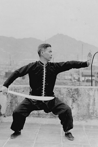 Posture 55 : demi-tour, posture du cavalier (vue b) — photographie de l&rsquo;édition de 1958