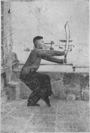 Posture 31 — chevaucher le tigre à droite, le sabre relevé plus haut : figure 31 de l&rsquo;édition de 1955