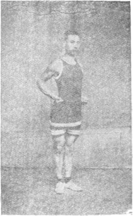 Position de garde-à-vous, coudes enlacés, préparant l’exercice du côté gauche — figure de l’édition de 1921