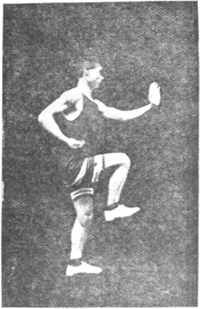 Figure 4 : le pas arraché du pied gauche et retour à la posture de la grande hache