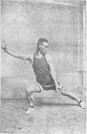 Figure 3 : la paume gauche s’étend vers la gauche, doigts vers le bas