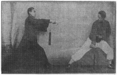 Planche 9 de l’appendice du Kunwu jian pu (昆吾劍譜) : la technique « piquer » (刺式), édition de 1935