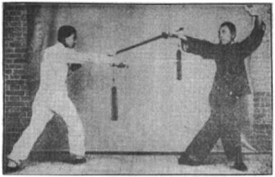 Planche 5 de l’appendice du Kunwu jian pu (昆吾劍譜) : la technique « rouler » (捲式), édition de 1935