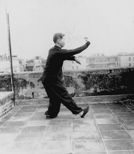 Forme 21 : reprise de la septième forme, le crochet droit frappant du revers — photographie de l&rsquo;édition de 1957