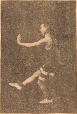 Posture 3, relever la paume et lancer la jambe, édition de 1928