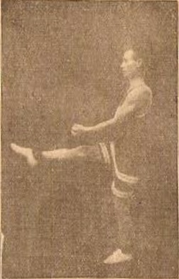 Posture 9, jambe élastique, édition de 1928