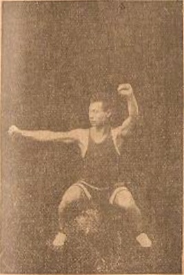 Posture 9, poing qui jaillit et frappe, édition de 1928