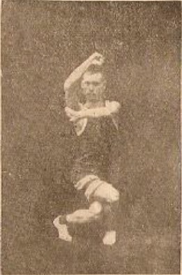 Posture 11, pas croisé et coude qui avance, édition de 1928