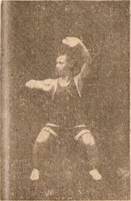 Posture 12, pas croisé et coude qui avance, édition de 1928