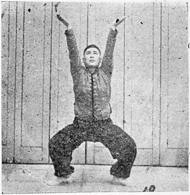 Figure 10 : les paumes levées tout droit, regard légèrement vers le haut