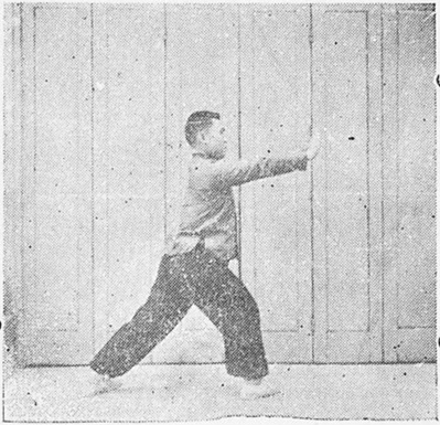 Figure 38 : les deux paumes poussant, retourné vers la droite
