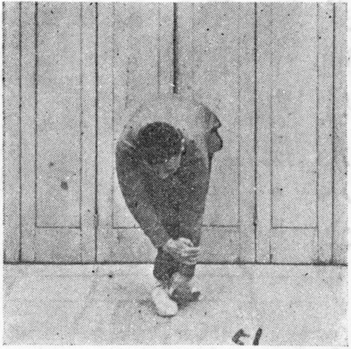 Figure 51 : le poing gauche descendu près du sol