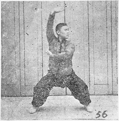 Figure 56 : la paume droite parant au-dessus de la tête