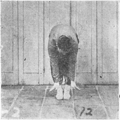 Figure 72 : les paumes descendues, le corps penché