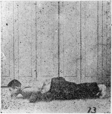 Figure 73 : le corps à plat, seules les paumes et les orteils au sol