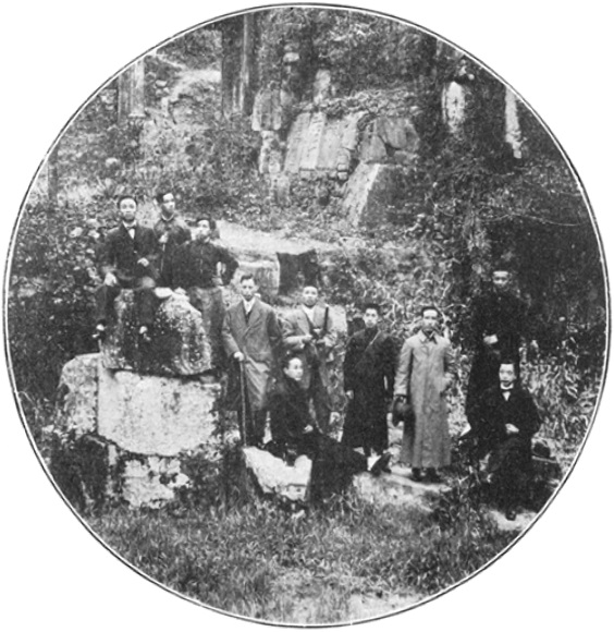 Photographie des membres à la colline du Tigre, après la réunion sportive de Suzhou