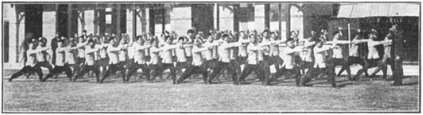 Membres de l’Association Jingwu de Shanghai en exercice collectif de tantui