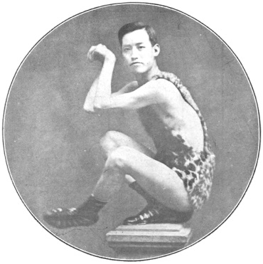 Une posture du Combat court exécutée par Zheng Zhuochen