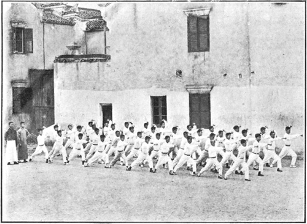 La classe de boxe de l’École d’éducation physique d’Asie orientale de Shanghai