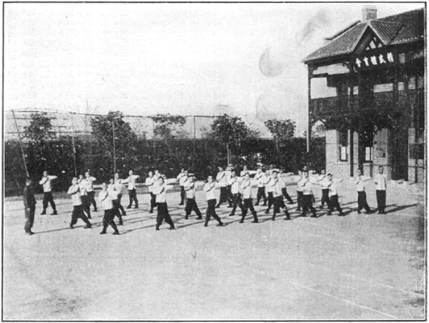 Photographie du corps des Vaillants pendant un cours