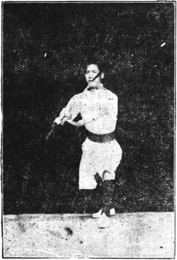 Figure 6 : la posture de palper le sabre, la lame poussée obliquement vers l&rsquo;avant