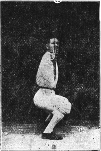 Figure 22 : la posture de présenter le sabre après le demi-tour vers l&rsquo;arrière