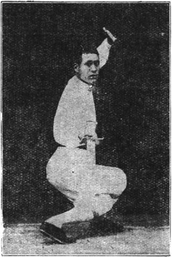 Figure 33 : la posture de piquer le sabre vers la droite