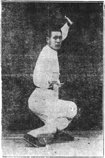 Figure 35 : la posture de piquer le sabre vers la droite