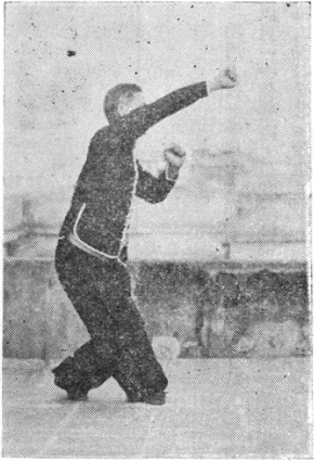 Posture 40b : le poing droit pique vers l&rsquo;avant en biais et en travers — planche de l&rsquo;édition de 1957