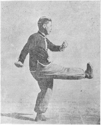 Posture 10b : la jambe droite qui ramasse de biais vers la gauche — planche de l&rsquo;édition de 1958