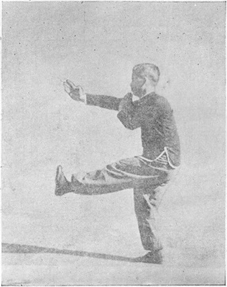 Posture 15 : la paume droite qui écarte vers la gauche, la jambe gauche écrasante — planche de l&rsquo;édition de 1958