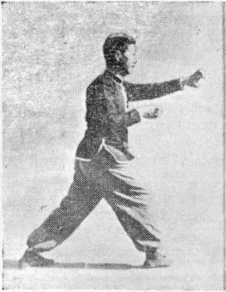 Posture 5b : la main scellante droite retirée, la main gauche qui scelle devant — planche de l&rsquo;édition de 1958