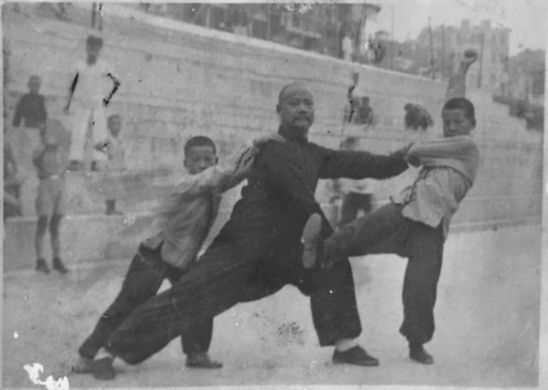 Le maître Luo et ses deux fils Changcai et Changdi, planche de l&rsquo;édition de 1946