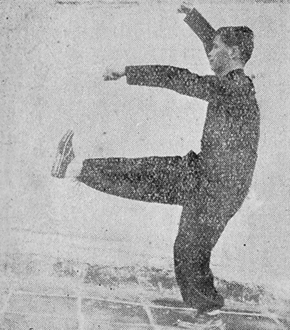 L&rsquo;auteur exécutant la posture 33 des Dix-Huit Vieillards, photographie de l&rsquo;édition de 1954
