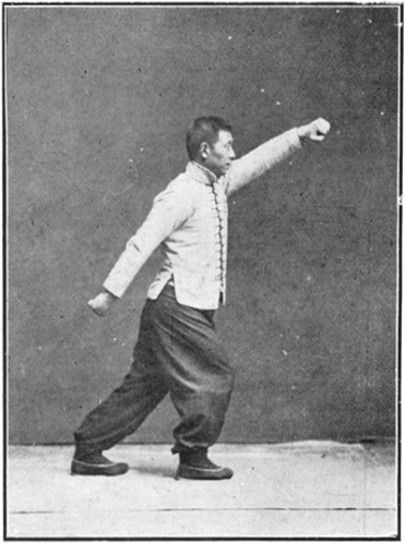 Planche 14 de l&rsquo;édition de 1919 : le dos du poing gauche frappe l&rsquo;oreille droite de l&rsquo;adversaire