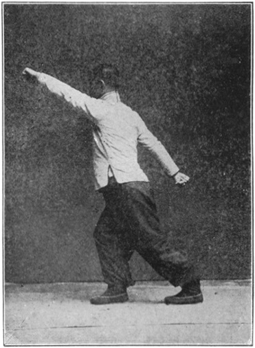 Planche 33 de l&rsquo;édition de 1919 : le dos du poing gauche frappe l&rsquo;oreille, en sens inverse du n° 12