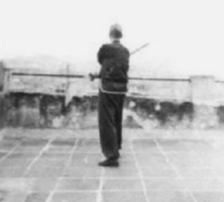 Posture 80 : l’arme au terme des enroulements, troisième porte — planche de l’édition de 1958