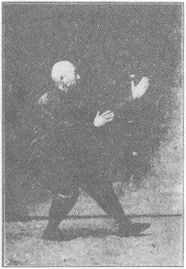 Planche de l&rsquo;édition de 1933 : Chen Weiming, figure 20 — « jouer du pipa » (la main qui agite le luth)