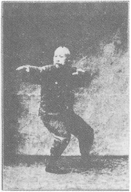 Planche de l&rsquo;édition de 1933 : Chen Weiming, figure 47 — « le poing sous le coude », en pivotant