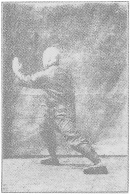 Planche de l&rsquo;édition de 1933 : Chen Weiming, figure 71 — « monter d&rsquo;un pas : écarter, barrer, frapper du poing »