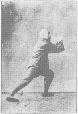 Planche de l&rsquo;édition de 1933 : Chen Weiming, figure 92 — « séparer le pied droit », en pivotant vers la droite