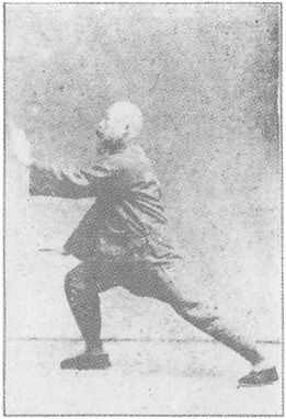 Planche de l&rsquo;édition de 1933 : Chen Weiming, figure 99 — « frôler le genou, pas tordu »
