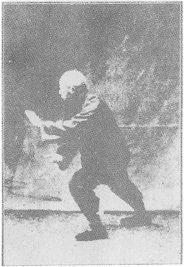 Planche de l&rsquo;édition de 1933 : Chen Weiming, figure 145 — « monter d&rsquo;un pas : saisir la queue du moineau », le peng d&rsquo;une seule main