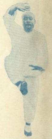 Figure 46 — Le coq d&rsquo;or se tient sur une patte (1929)